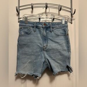 Madewell Curvy denim jean shorts raw hem women’s size 26 light wash